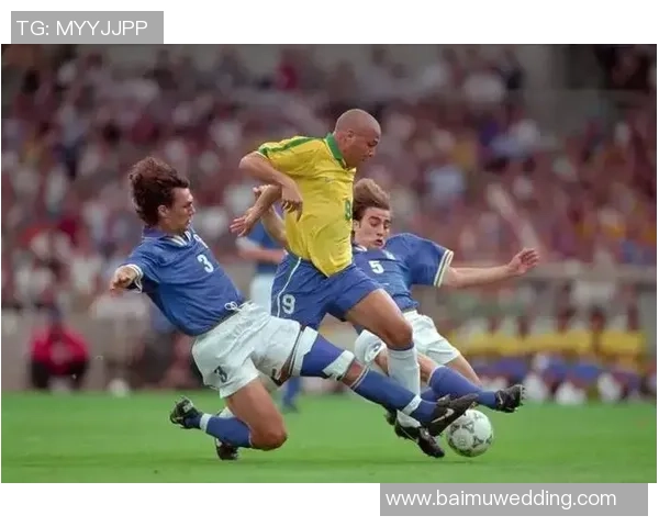 德国足球明星在对阵巴西的比赛中展现惊人实力与技巧的精彩瞬间